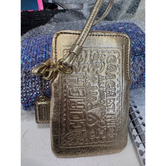 A113 Coach poppy gold wrislet card case - Picture 1 of 6